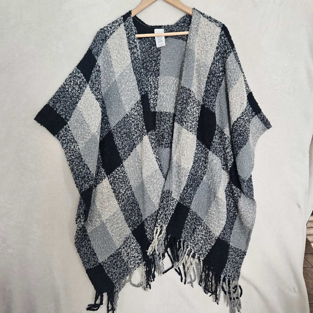 Woolrich Womens Buffalo Plaid Boucle Knit Poncho Wrap Fringed Black Grey OS